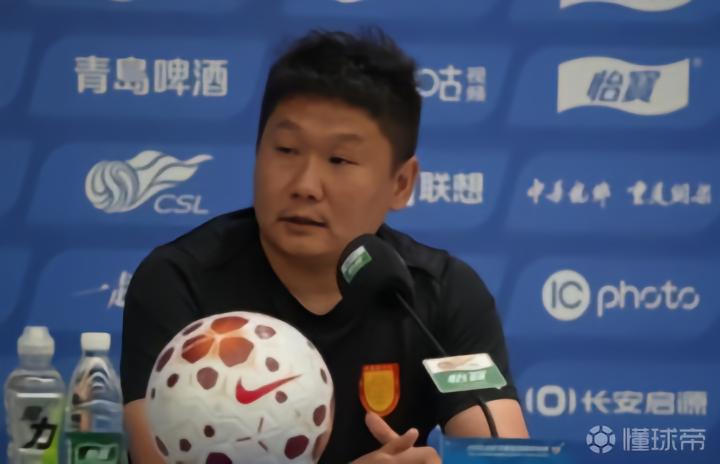足球报:铜梁龙的保级之路与年轻球员的培养
