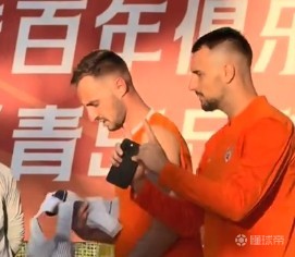 记者:海牛队两名塞尔维亚外援本周六能否复出目前仍是未知数