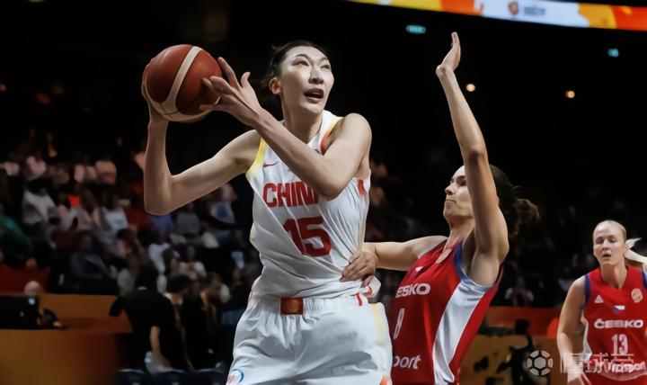 半场战报：中国女篮33-41落后捷克，韩旭11分6板，杨舒予7分
